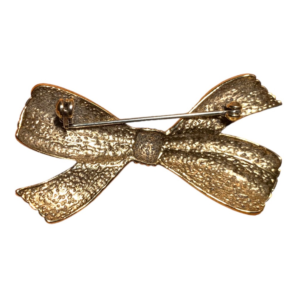VTG 80s-90s Bow Shaped Faux Pearl Band Gold Tone Textured Brooch Lapel Pin